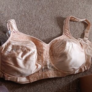 Cream Full-Coverage Bra with Adjustable Straps